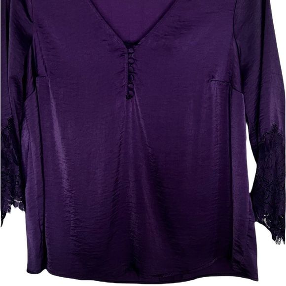 TORRID Womens Sz 00 Lace Inset Bell Sleeve Purple Blouse - Picture 2 of 6